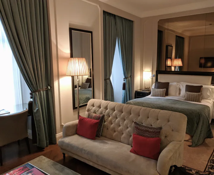 Explore Our Rooms - 九游会